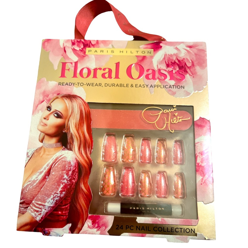 Paris Hilton Nails Floral Oasis